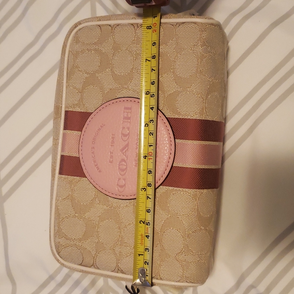 NWT Coach cosmetic bad - Picture 7 of 8